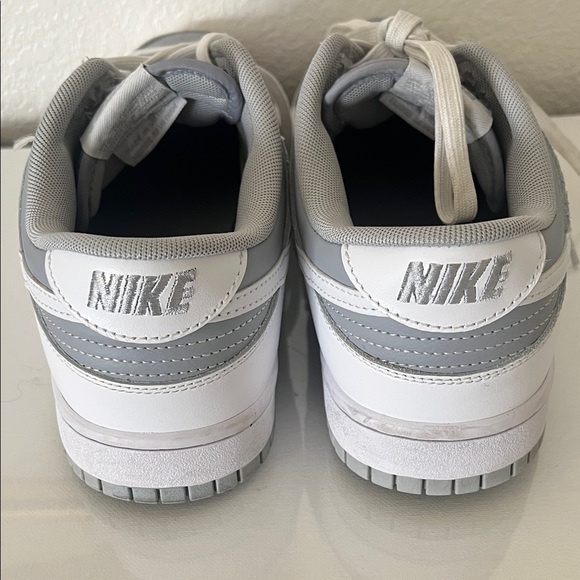 Athletic_Shoes